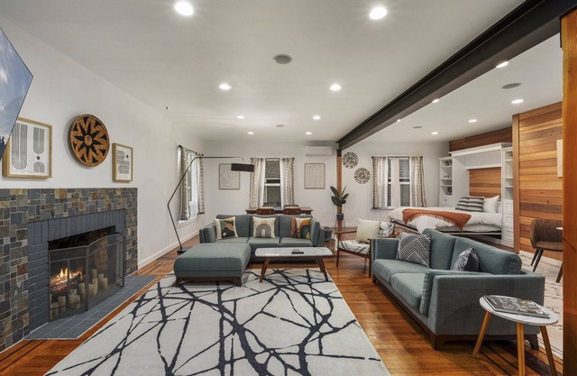1st floor in Duplex Chic 1BR Close to Ski Resorts & Mt. Rainier