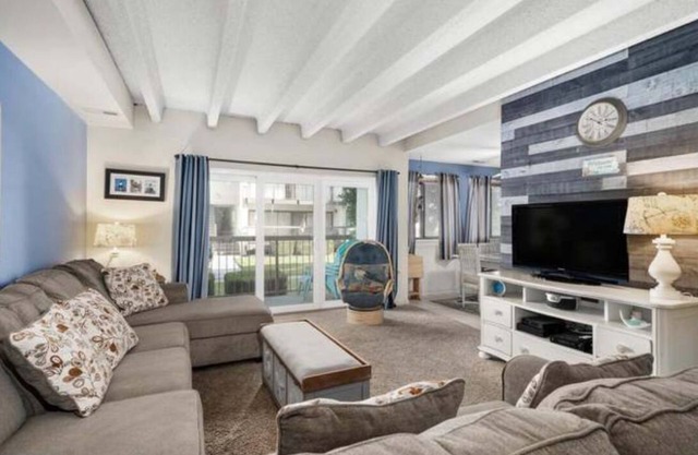 1st floor North OC 2br, 2 ba condo w/pool, tennis, wifi and plenty of parking