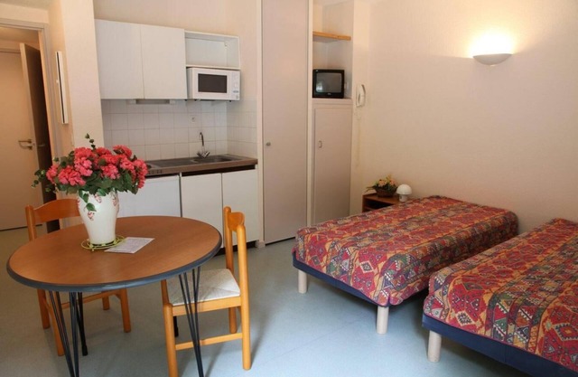 1st floor, view forest, fitness, swimming pool, parking, tv, 34m², Guzet