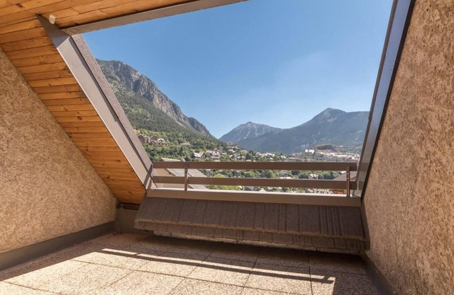 1st floor, view panoramic, balcony, parking, tv, ski locker, 26m², Serre Chevalier