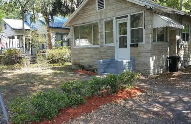 2/1 Historic Murray Hill Bungalow with Laundry