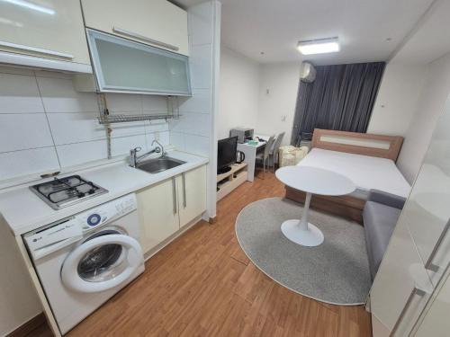 2-2609 #Gangnam Stn, 5-min #Yeoksam Stn, 3-min #OTT #Concierge Gangnam Managed