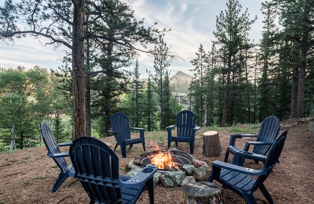 2.5 Acre Mountain Cabin Retreat w/Sauna + Firepit