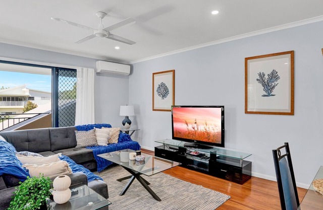 2/6 Indigo Avenue - Rainbow Beach. Beautifully presented, air-conditioned family beach getaway
