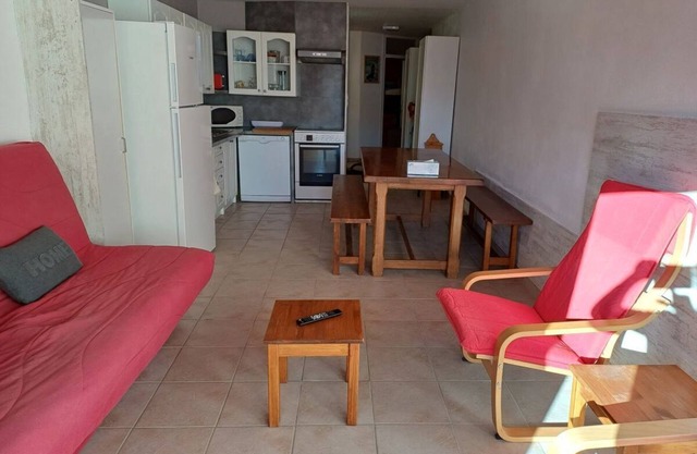 2/6-person apartment at the foot of the slopes with private garage farmhouse