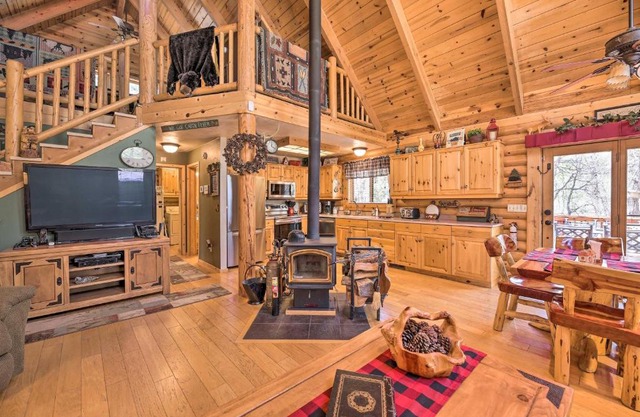 2-Acre Cabin in Pinetop-Lakeside with Fenced Yard