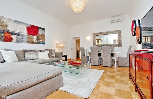 2 Apartments same building Piazza del Popolo 1+3