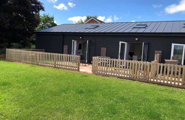 2 BARN COTTAGES, pet friendly, luxury holiday cottage in Whitchurch