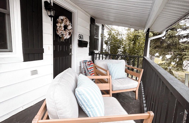 2 BATHROOM Executive Cottage with Office