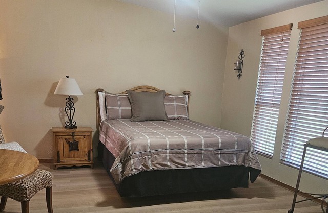 2 bdr 1 bath overlooking beautiful Lake Buchanan