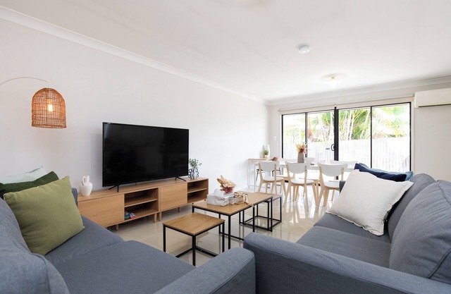 2 Bdr Apt! Kitchen! Undercover Parking! 6BS2