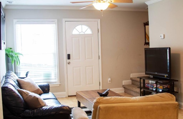 2 bdr Townhome Plaza Midwood - 10 min to uptown