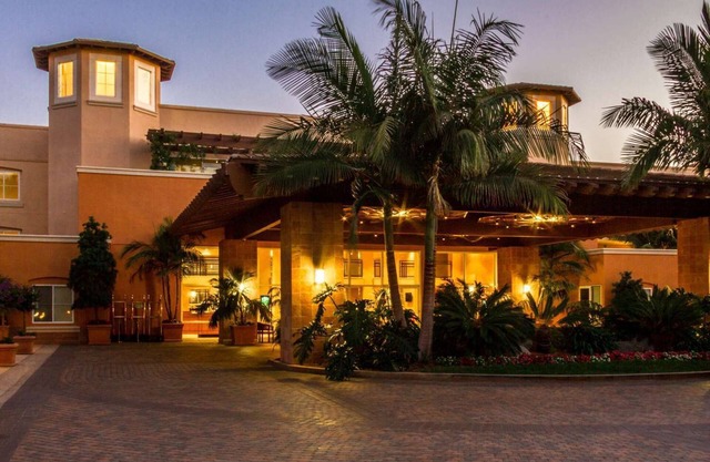 2-bdrm condo in charming Carlsbad, sleeps 6 - 1 mile from Lego Land