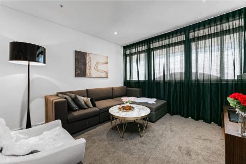 2 bds lovly in heart chatswood102