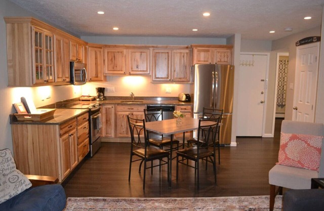 2 Bed 2 Bath Family Ski Condo (Pet Friendly!)