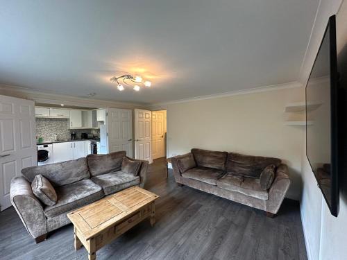 2 Bed & 2 Bath-Flat-Driving Distance to Edinburgh