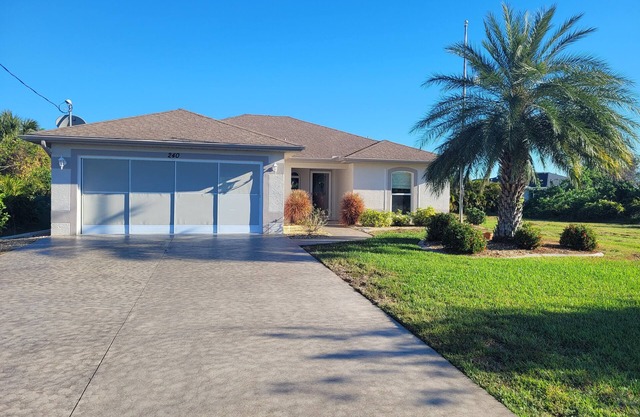 2 Bed 2 Bath Heated Pool Vacation House, Very Private
