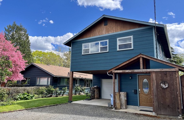 2 Bed/2 Bath Quiet Apartment close to Park