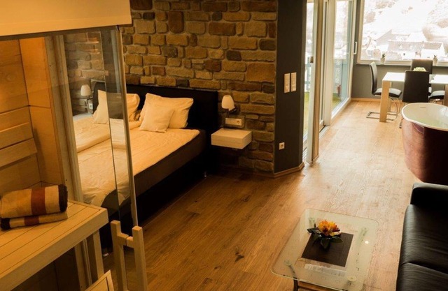 2 bed apartment Garden - Anita's holiday home