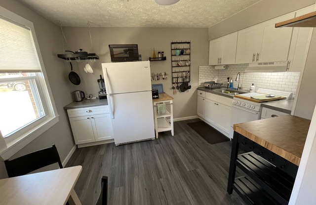 2 bed apt near historic downtown Newnan.