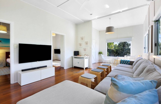 2-Bed Beach House in Burleigh Heads Amidst Nature