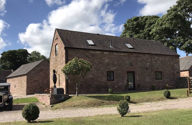 2 Bed Classy Peak Cottage Barn Alton Towers Polar Bears Peak District