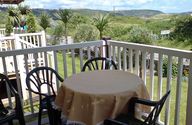 2 Bed ensuite Lodge overlooking beach and coastline