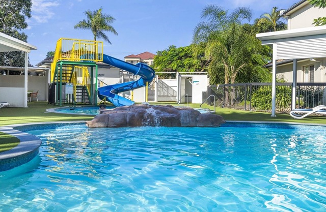 2-Bed Family Haven with Pools, BBQ & Playgrounds