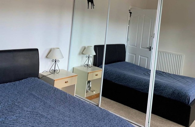 2 Bed flat - Sleeps 4 - Parking - Wifi