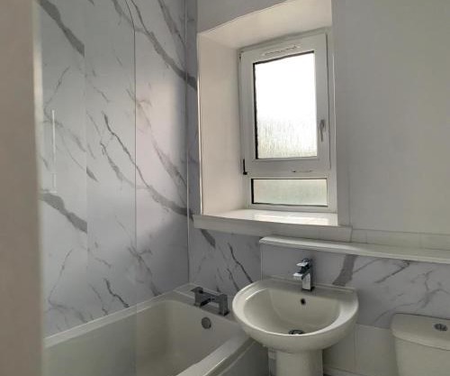2 Bed flat - Sleeps 4 - Parking - Wifi