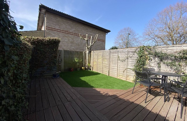 2 Bed House in Hampton