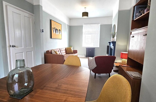 2 Bed House near York train station, sleeps 4