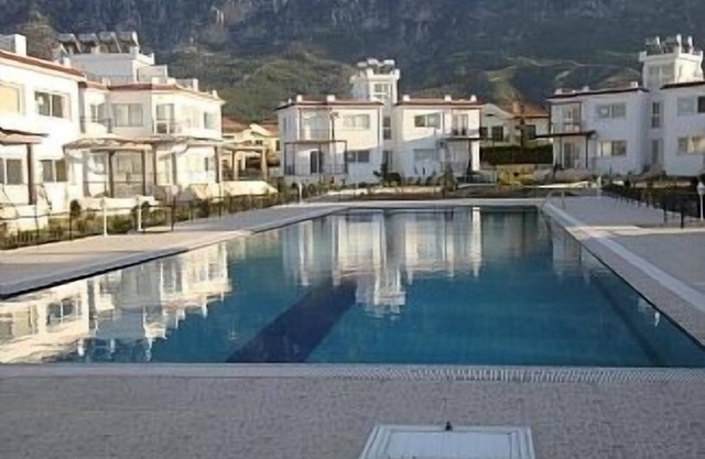 2 Bed Luxury Apt overlooking The Mediterranean Sea, Sleeps Maximum 5 Persons