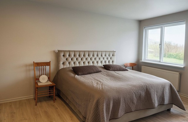2 bed-Sleeps 5-Balcony-Parking-City Centre