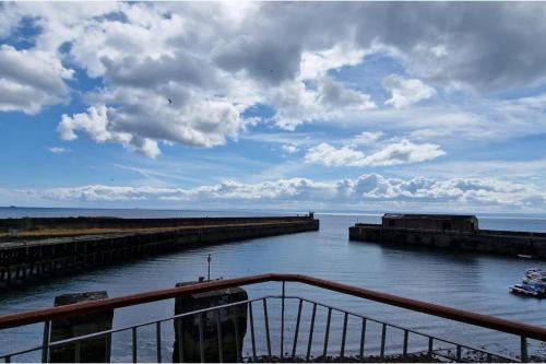 2 Bed-Sleeps 5-Parking-Sea View