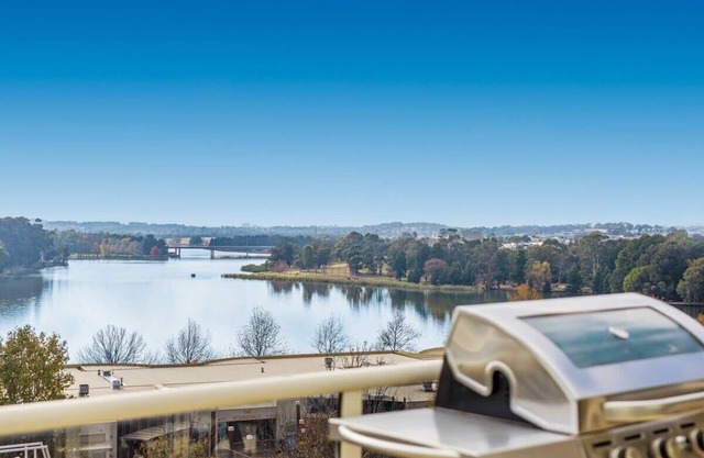 2-Bed Unit with Balcony, BBQ & Stunning Lake Views