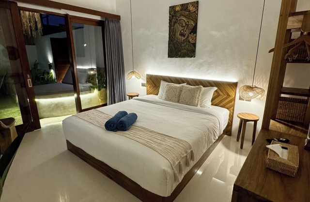 2 Bed Villa-Sleeps 4-10 Min to Beach-Private Pool