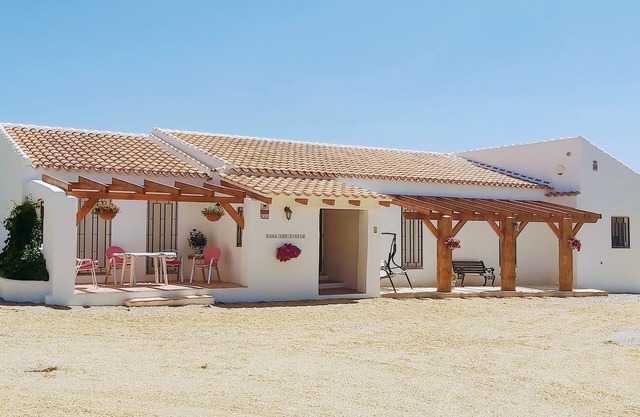 2-Bed Villa with pool, garden & parking near Seron