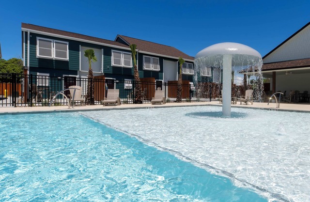 2 bedroom 1.5 bath townhome 1150 sqft