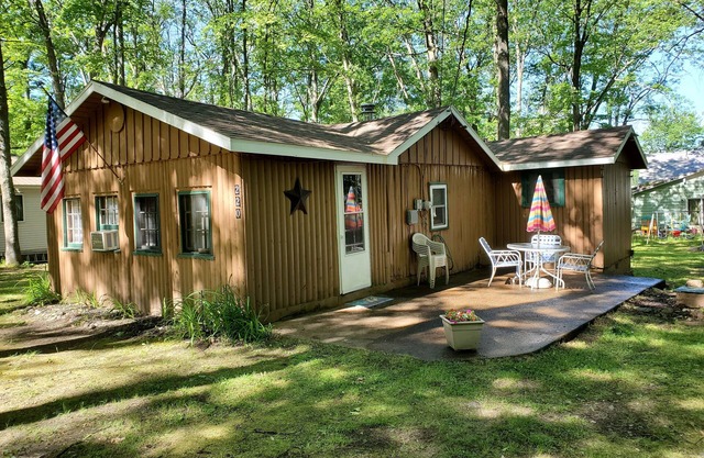 2 Bedroom, 1 bath Cabin near Budd Lake