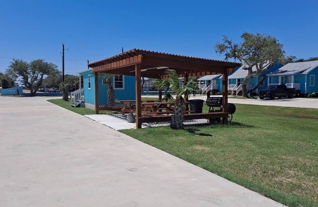 2 bedroom 1 bath cottage
