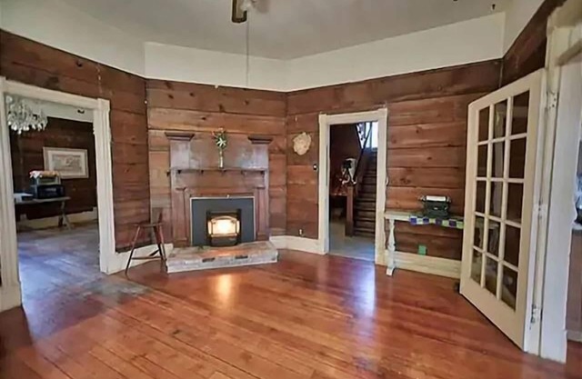 2 bedroom 1 bath home located in town