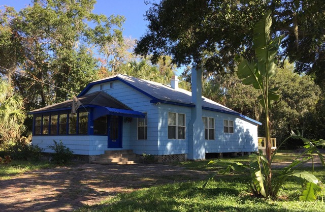 2 Bedroom 2.5 Bath (sleeps 4) Historic home by Riverwalk & Parks (min.30 nights)