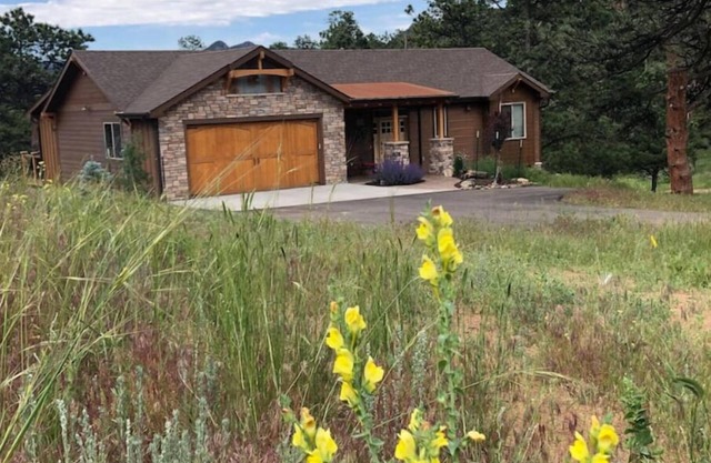 2 bedroom 2 bath close to RMNP and downtown- beautiful!