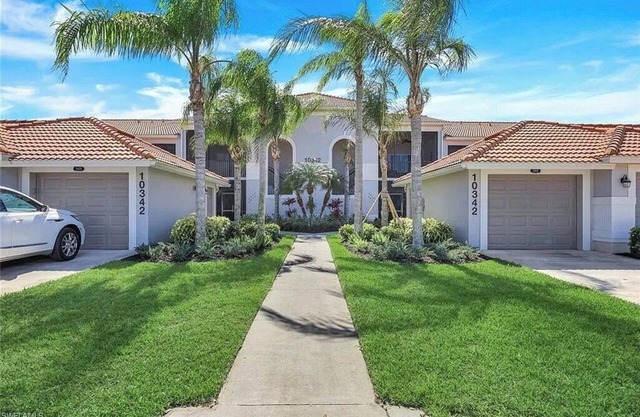 2 bedroom/2 bath + Den in Heritage Bay. includes 27 holes of Golf!n