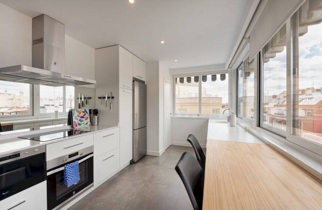 2 bedroom 2 bathroom furnished - Salamanca - bright & Stylish