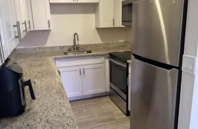 2 Bedroom / 2 Bathroom Vacation Rental, Close to Downtown Naples 5th Ave, Beach