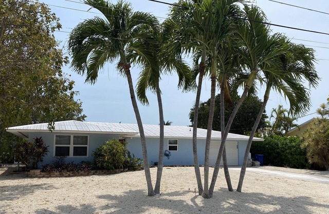 2 Bedroom/3 Bath Waterfront 28 day rental
