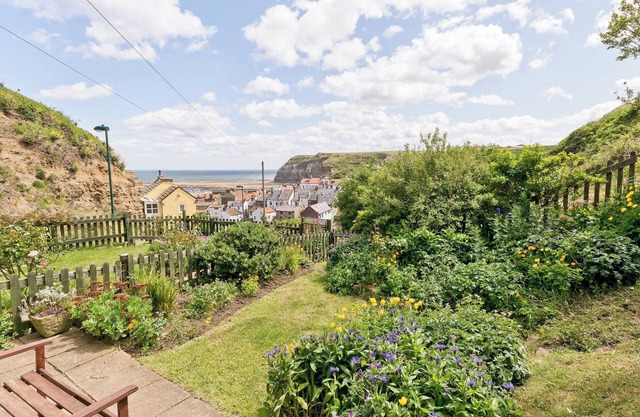 2 bedroom accommodation in Staithes, Cleveland