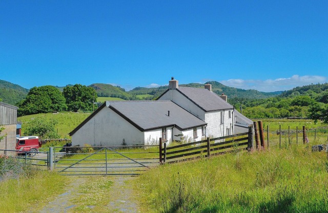 2 bedroom accommodation in Capel Curig, near Betws-y-Coed